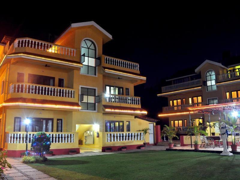 Marina Bay Beach Resort Кандолім Екстер'єр фото